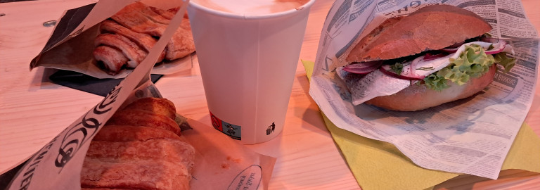 Kaffee, Franzbrötchen und Fischbrötchen