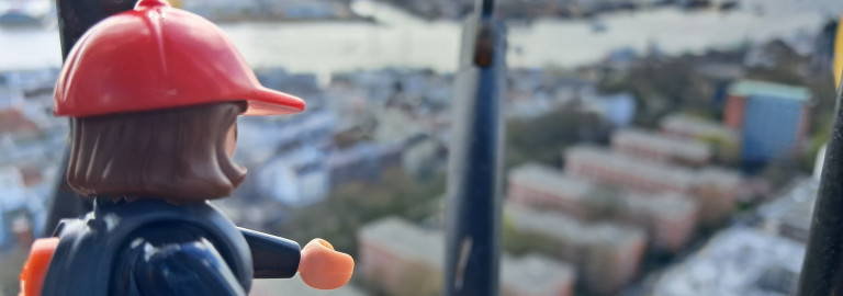 Blick auf Hamburg vom Turm des Michel mit Figur Herr Luther