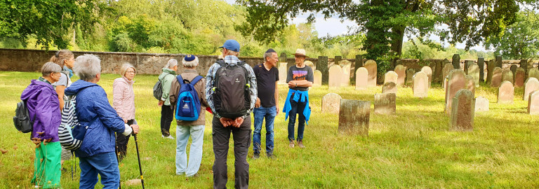 Gemeindewanderung zum jüd. Friedhof und zur Synagoge in Großkrotzenburg
