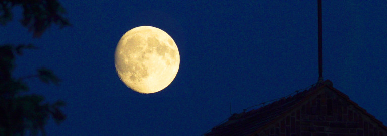 Vollmond über der Kreuzkirche