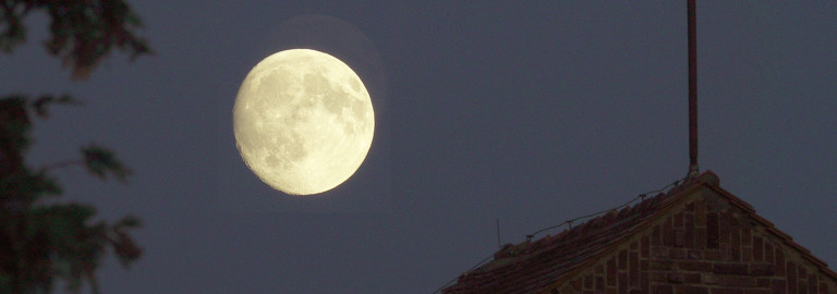 Vollmond über der Kreuzkirche