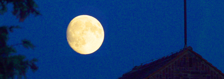 Vollmond über der Kreuzkirche