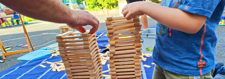 Klötzchenbauen bei Spielefest in Kahl
