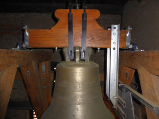 Neues Glockenjoch an der großen Glocke