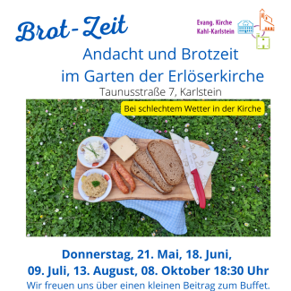 Ein Holzbrett mit Brot, Wurst und Käse liegt auf der Wiese