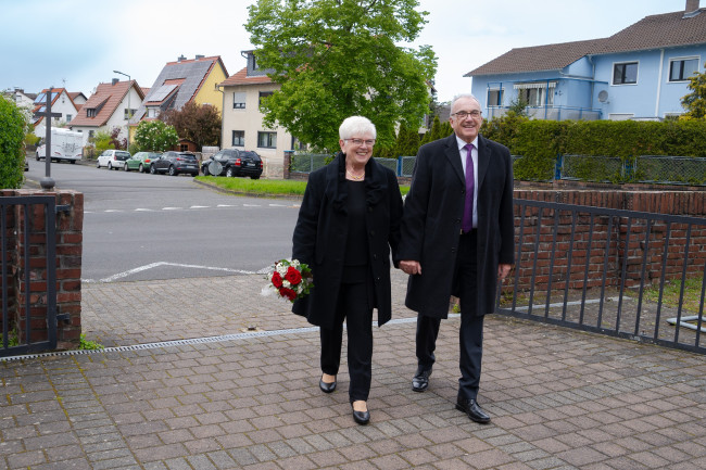 auf dem Weg zur Kirche